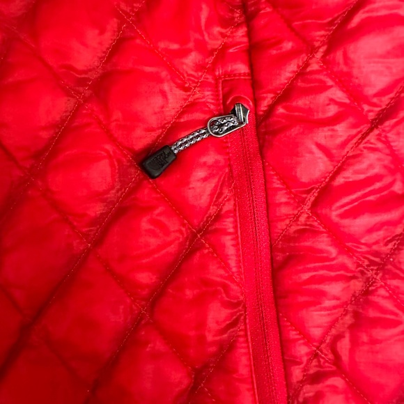 $300 North face women’s red puffer - Picture 4 of 5
